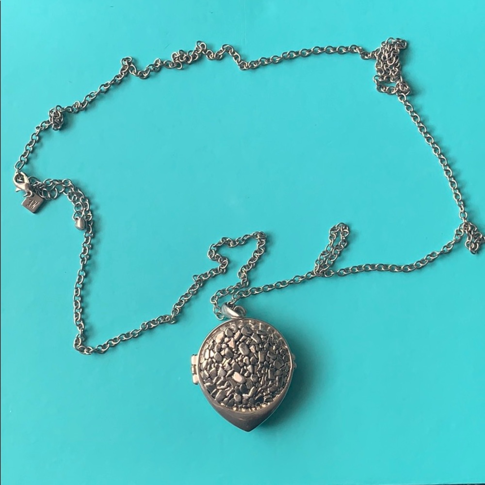 Belle Noel pendant with chain